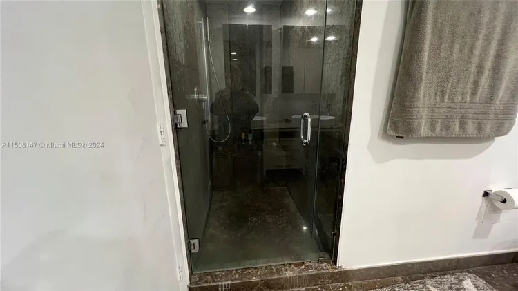 Icon Brickell II #4308 image #17