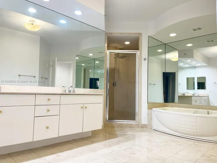 Ocean Club - Lake Villa One #202 image #12