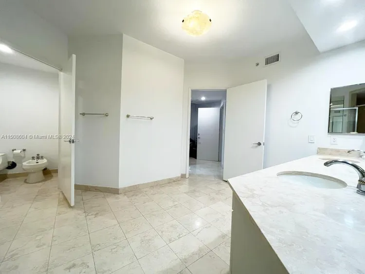 Ocean Club - Lake Villa One #202 image #13