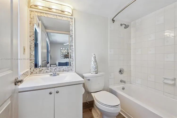 Vendome Place #801 image #10