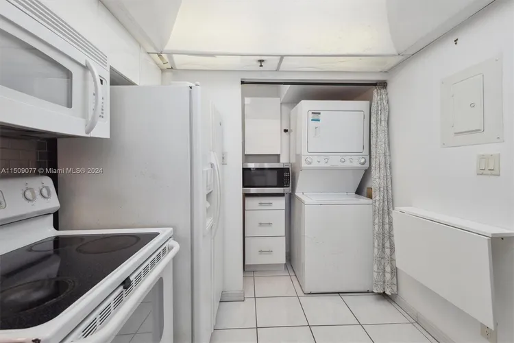 Vendome Place #801 image #7