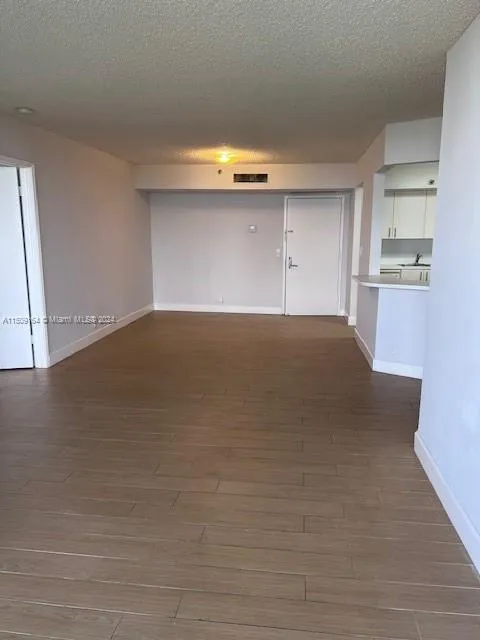 Parc Central South #1104 image #6