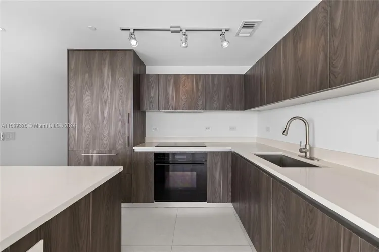 One Paraiso #3401 image #10