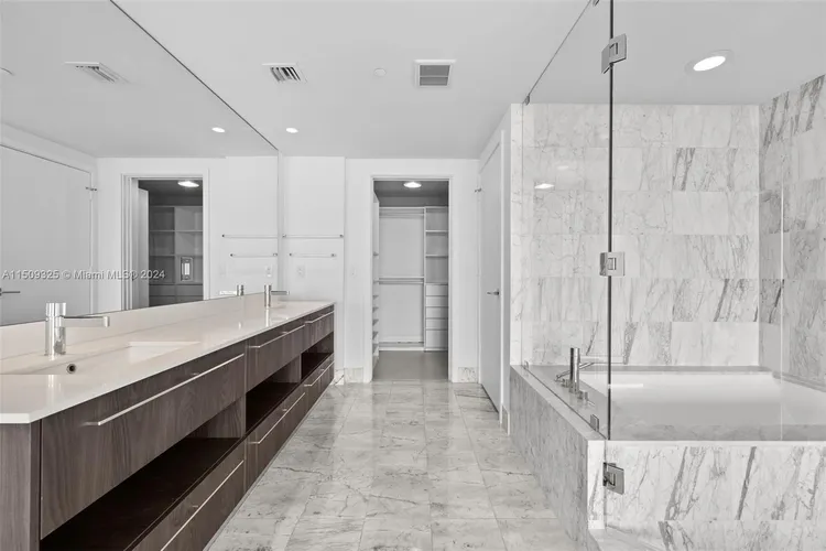 One Paraiso #3401 image #19