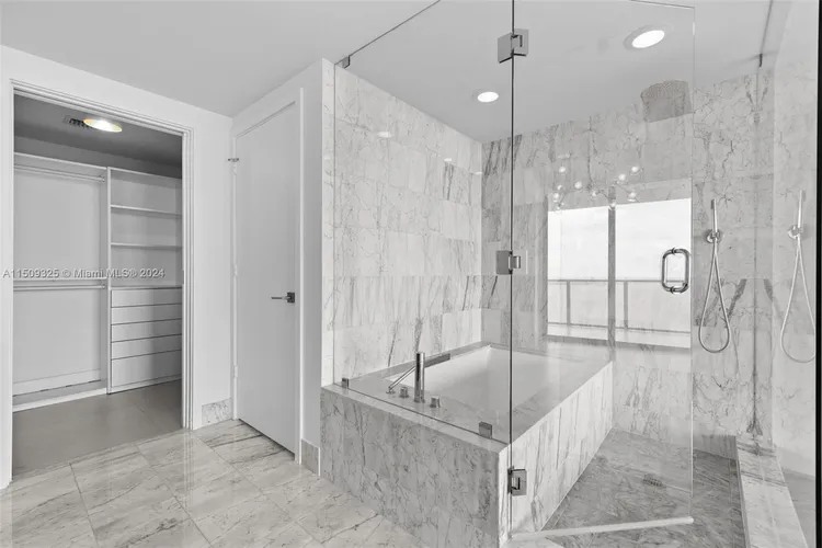 One Paraiso #3401 image #20