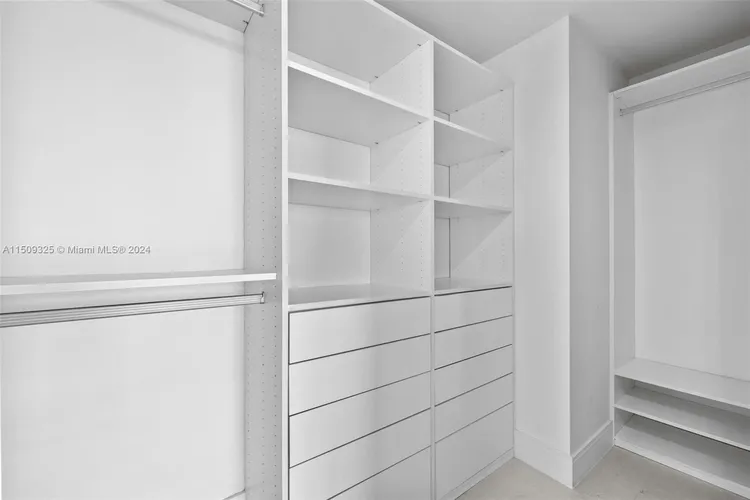 One Paraiso #3401 image #21