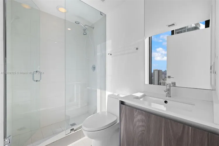 One Paraiso #3401 image #25