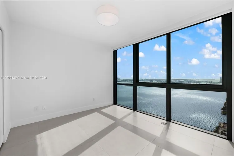 One Paraiso #3401 image #28