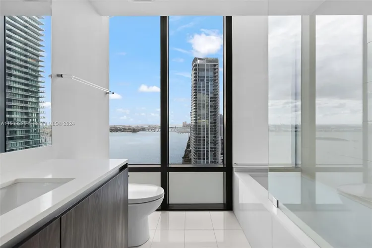 One Paraiso #3401 image #31