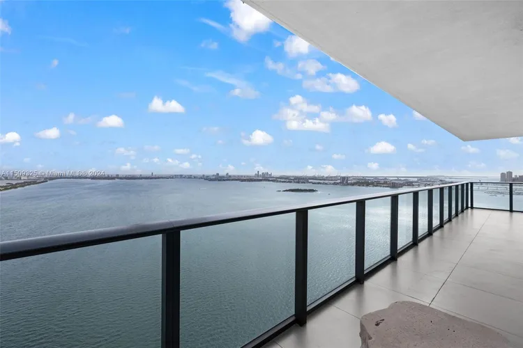 One Paraiso #3401 image #7