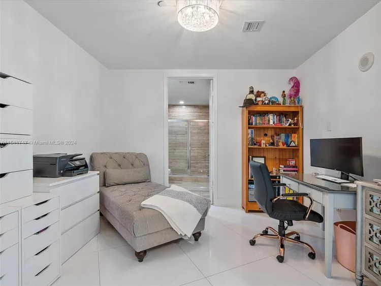 Trump Tower 2 #2607 image #16