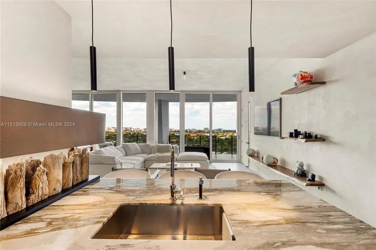 Park Grove Club Residences #1606 image #10