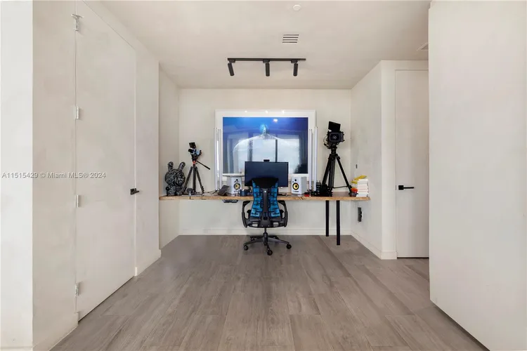 Park Grove Club Residences #1606 image #15