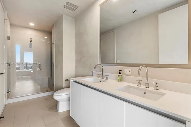 Park Grove Club Residences #1606 image #16