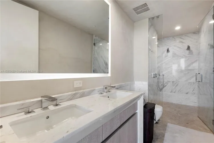 Park Grove Club Residences #1606 image #17