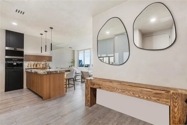 Park Grove Club Residences #1606 image #8