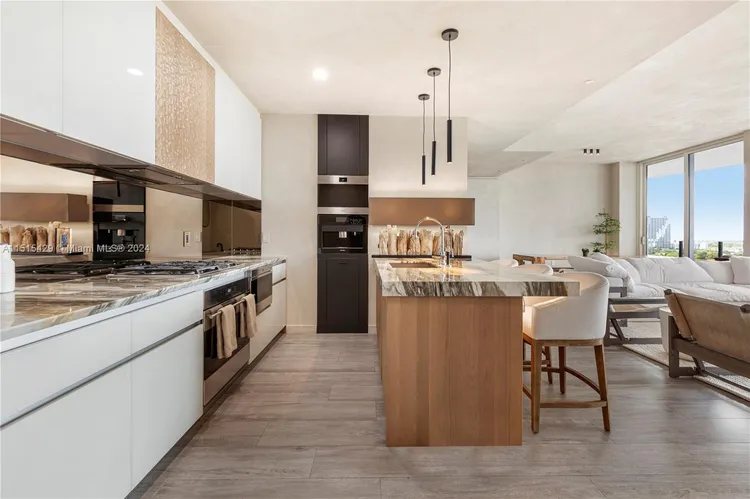 Park Grove Club Residences #1606 image #9