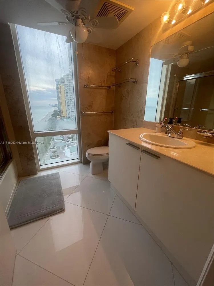 La Perla #1602 image #6