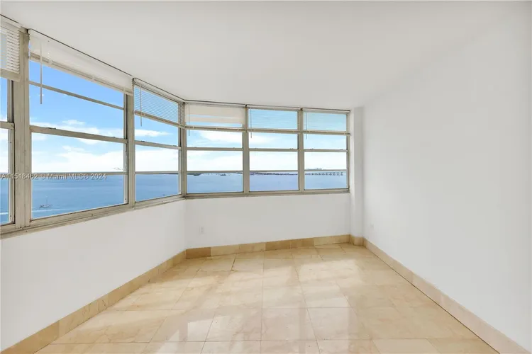 Four Ambassadors #2028 image #40