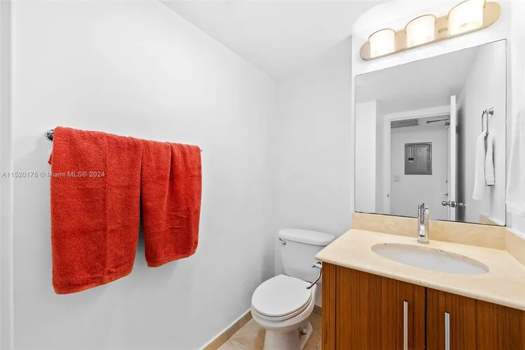 Harbour House #428 image #18