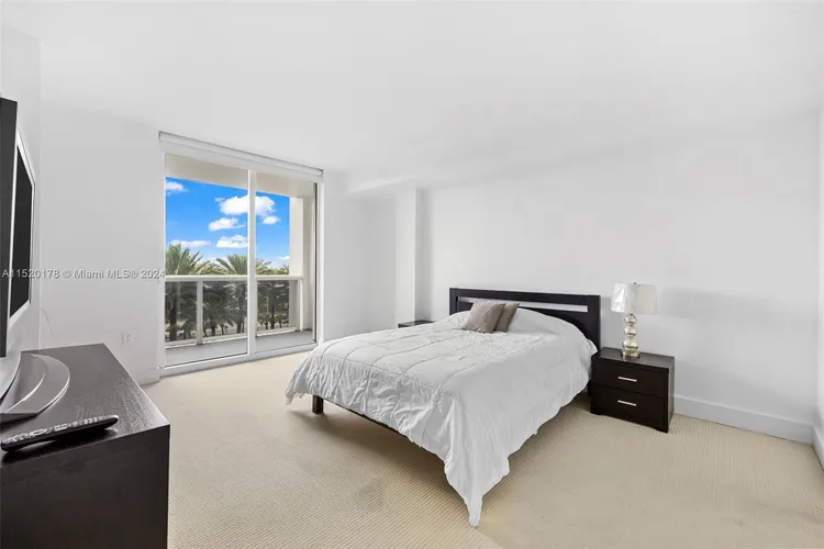 Harbour House #428 image #19