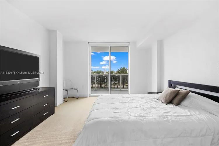 Harbour House #428 image #20