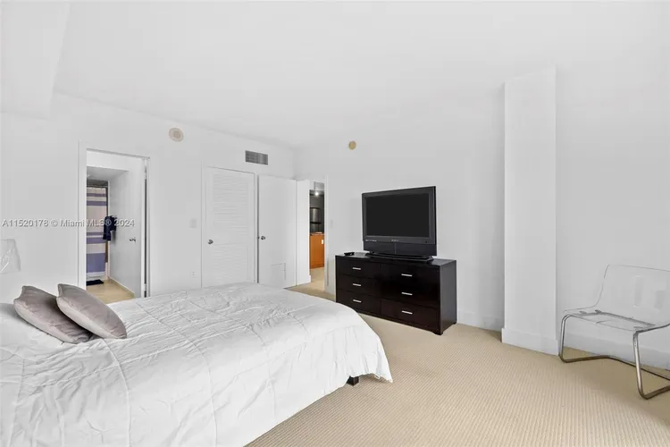 Harbour House #428 image #22