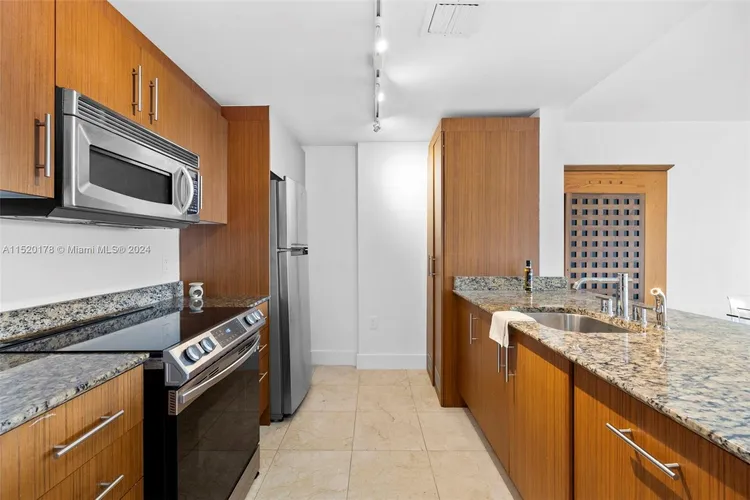 Harbour House #428 image #7