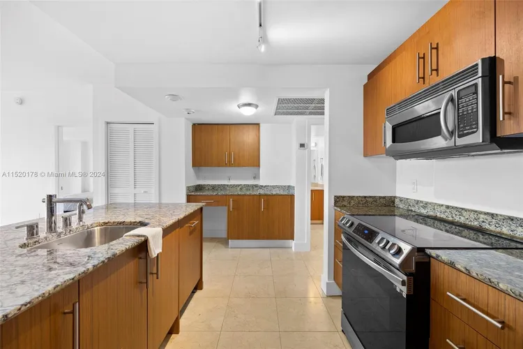 Harbour House #428 image #8