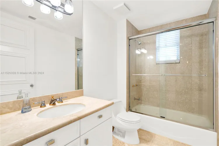 Padua Condo Deering Bay #217 image #18