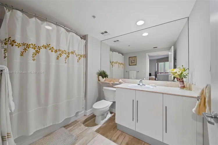 One Miami #1619 image #28