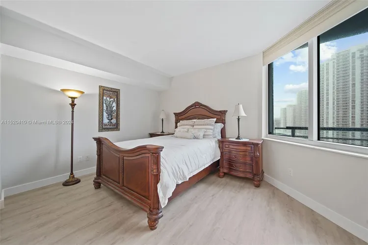 One Miami #1619 image #29