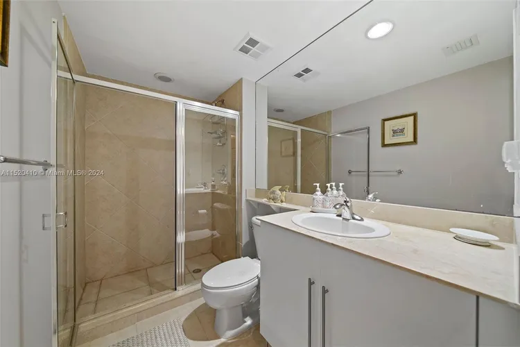 One Miami #1619 image #31