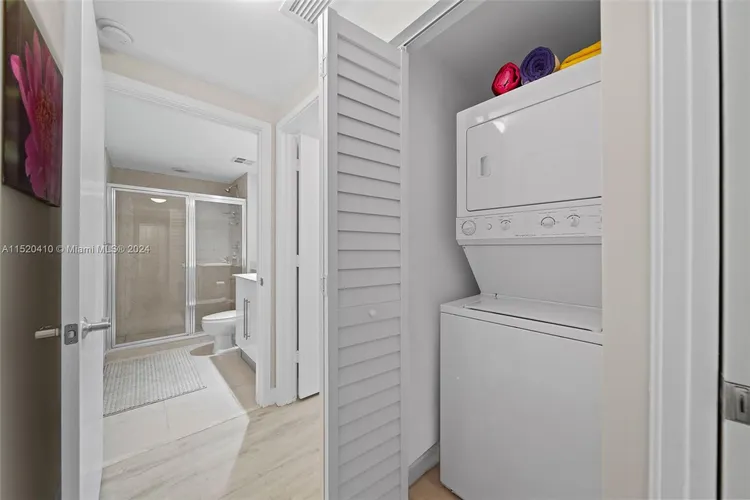 One Miami #1619 image #32