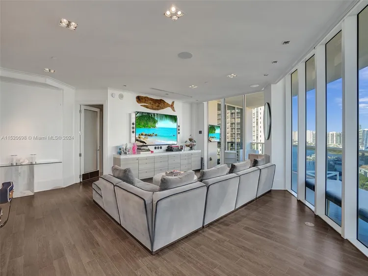 Bellini Williams Island #1102 image #7