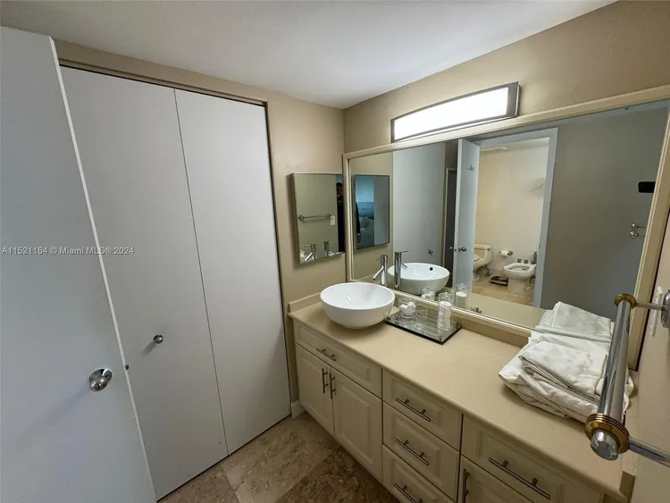 Atlantis on Brickell #901 image #16