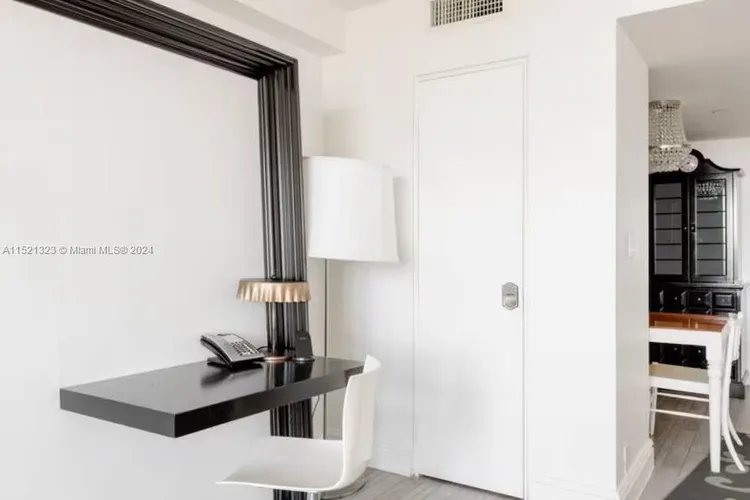 Mondrian #1019 image #13