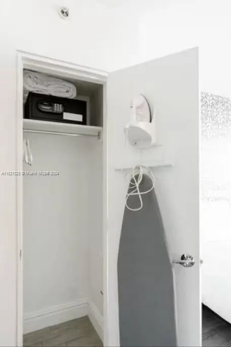 Mondrian #1019 image #15