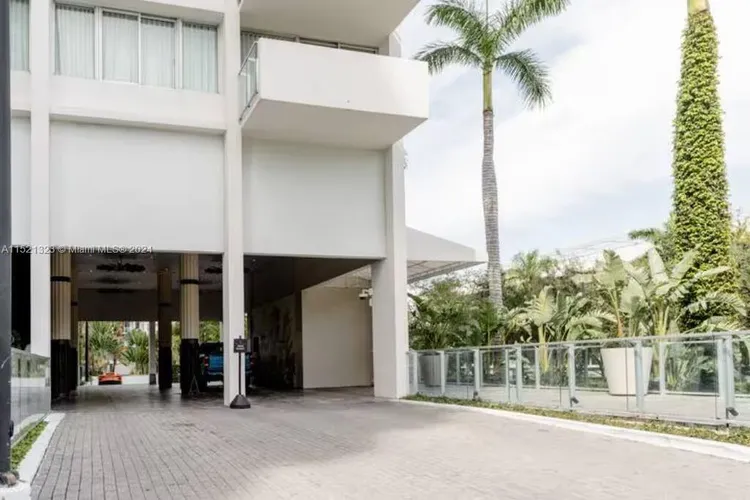 Mondrian #1019 image #16