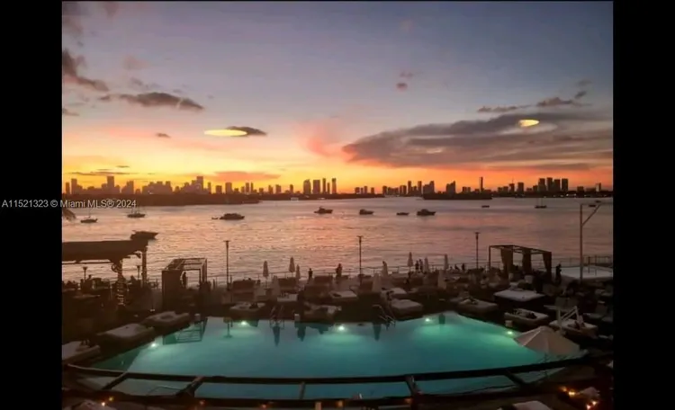 Mondrian #1019 image #17