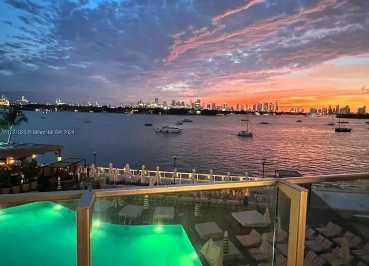 Mondrian #1019 image #18