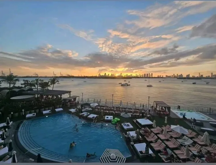 Mondrian #1019 image #19