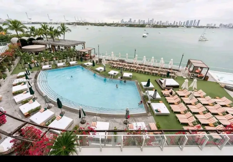 Mondrian #1019 image #20