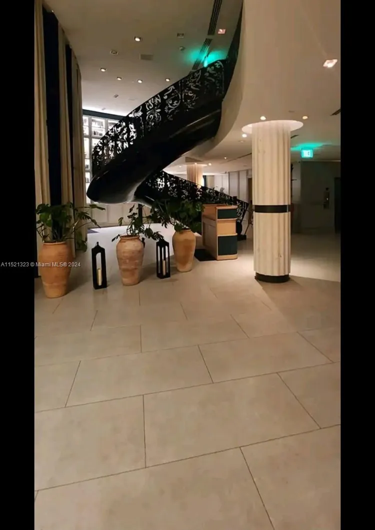 Mondrian #1019 image #24