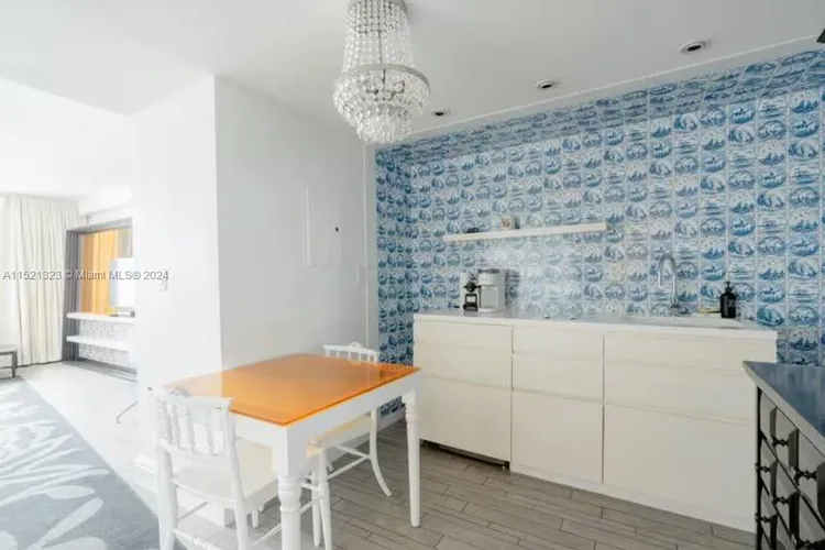 Mondrian #1019 image #9