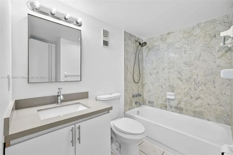 Marbella Tower #701 image #18