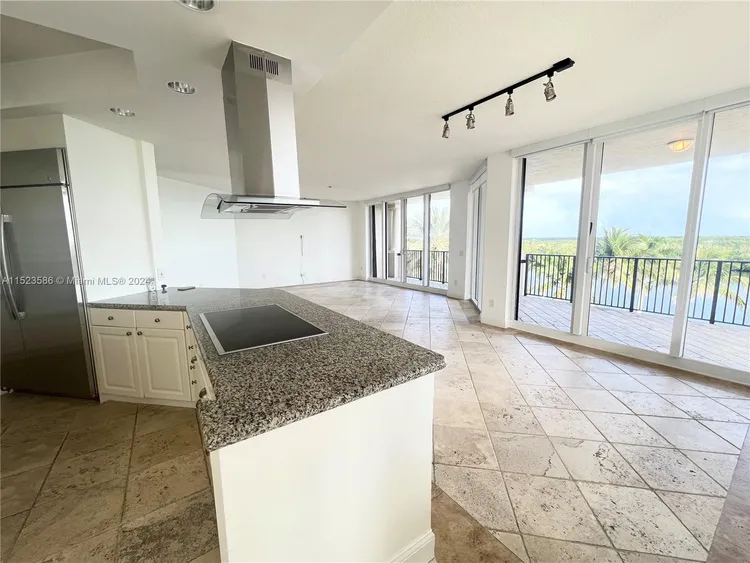 Verona Condo Deering Bay #404 image #15