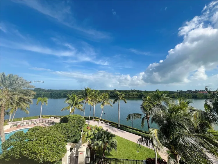 Verona Condo Deering Bay #404 image #17