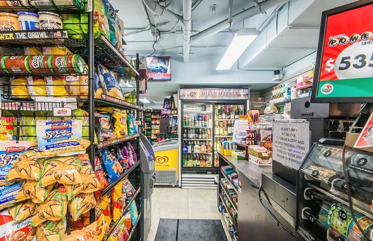 One Miami #1702 image #27