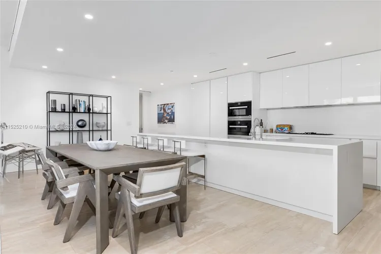 The Surf Club Four Seasons Hotel And Residences #N-322 image #11